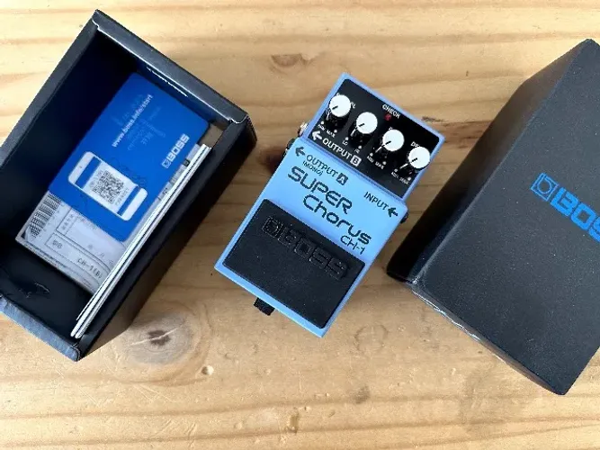Pedal Boss Super Chorus CH-1 completo sem detalhes