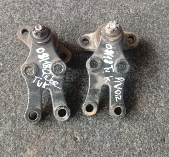 PAR PIVO BALANÇA BANDEJA HYUNDAI TUCSON 07/15
