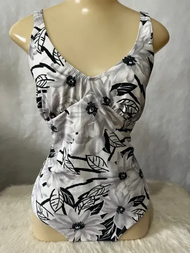 Maiô Novo Branco e Preto Folhas Body Modelo Antigo Moda Praia Piscina Verão