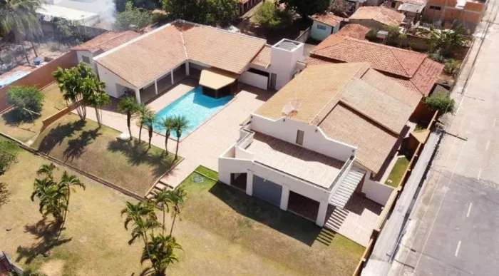 Casa em Três Ranchos-Go 6 Suítes Lazer Completo Lago Azul!
