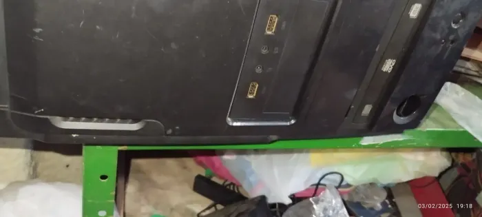 Gabinetes de computador antigo e Placas