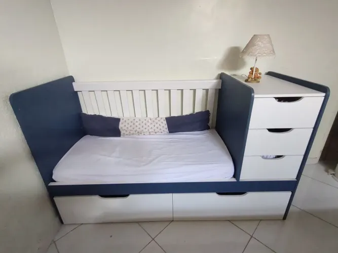 Berço/Cama em MDF com 3 gavetas e 2 gavetões