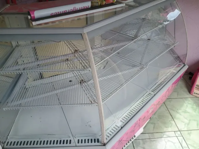 Balcão Refrigerado para :  Doces e Bolos 