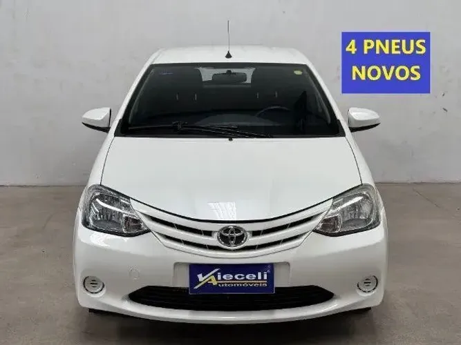 Toyota Etios Hatch X 1.3 flex manual 2015