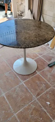 Mesa saarinen tulipa + tampo redondo 110cm marrom imperial 