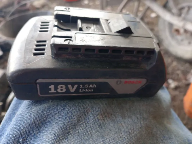 Bateria 18 volts 1.5 amperes  li-on Bosch