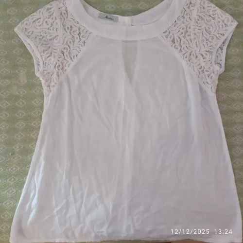 Blusa branca com renda