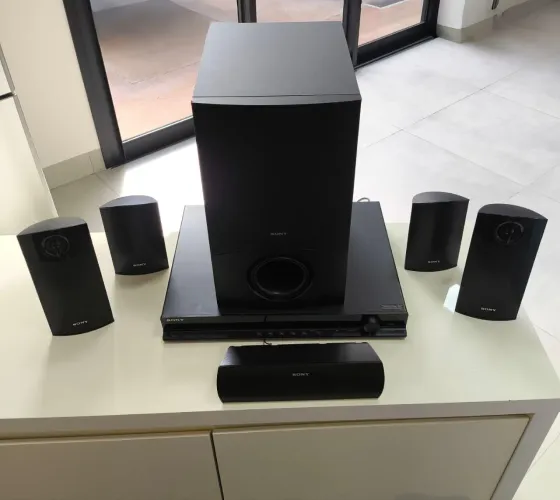 Home Theater Sony - Blu-ray com 5 caixas e subwoofer