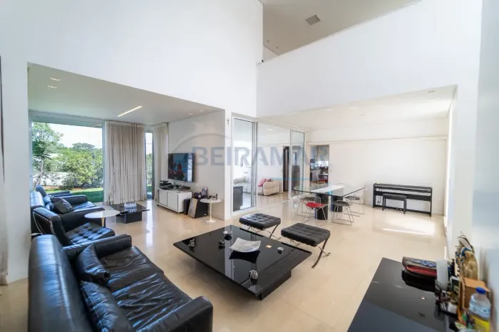 Casa de Condomínio 4 Quartos, 3 Suítes, 4 Vagas de Garagem à venda no Condomínio Santa Mon