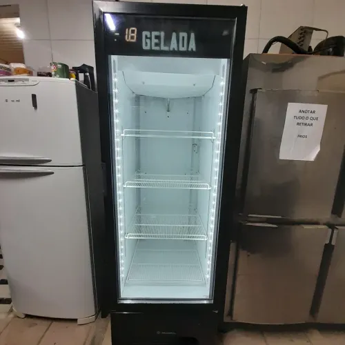 Cervejeira Metalfrio VN50AH com capacidade de 576 