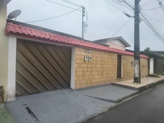 Vendo linda casa no Parque 10 - Próximo ao CSU - 3 quartos - Via pública - À VISTA
