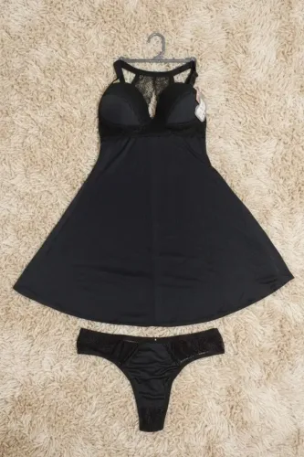 Camisola plus size liganete renda cor preta.