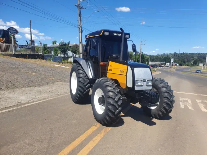 Trator Valtra BM100