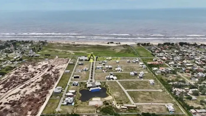 CONDOMÍNIO FECHADO A BEIRA MAR DE CAPÃO DA CANOA