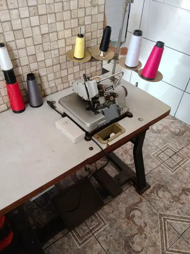 Máquina de costura everloque 4 agulha