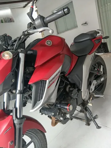 Fazer 250 2018 bem conservada