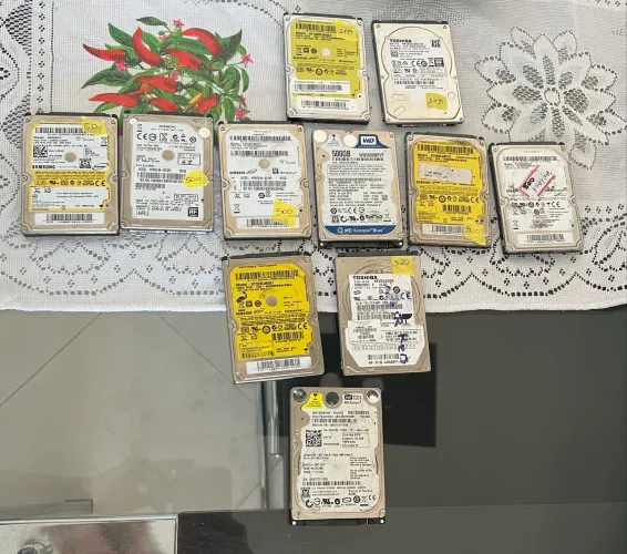 Lote de HDs com 11 peças