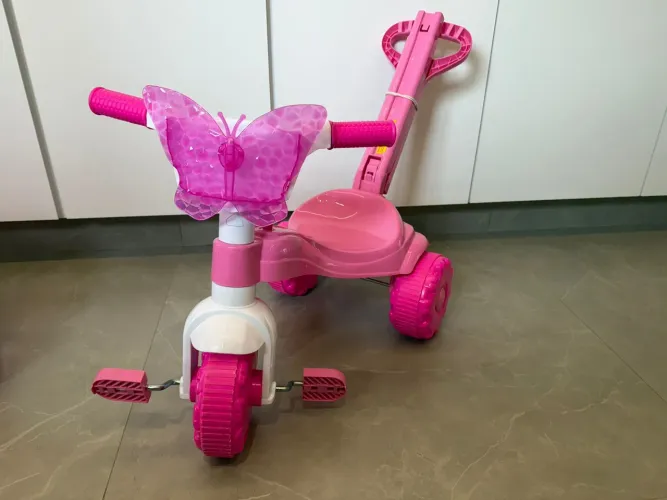 Totoca Magic Toys com empurrador Butterfly