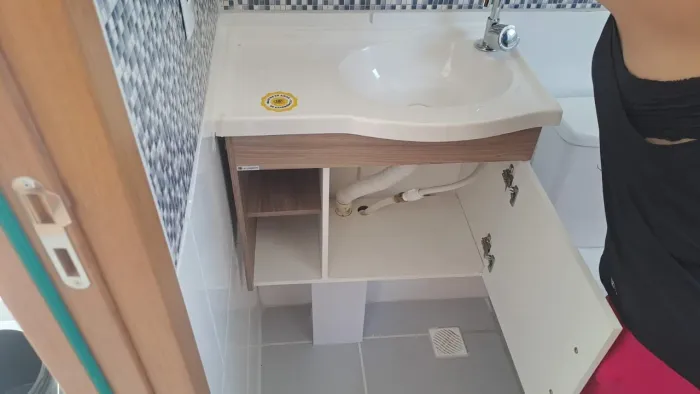 Vendo essa pia ela mede 1m e esse jogo de banheiro, ambos nunca usado