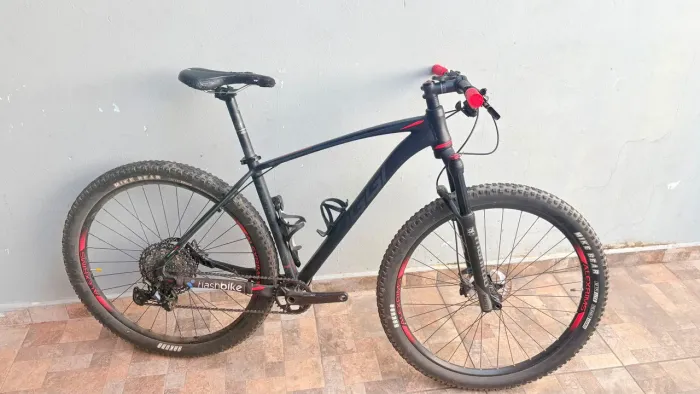 Bike Oggi 7.6 inteira Shimano Deore XT