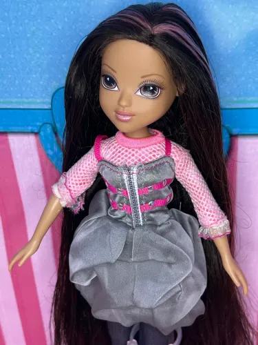 Boneca Moxie Girlz Sophina