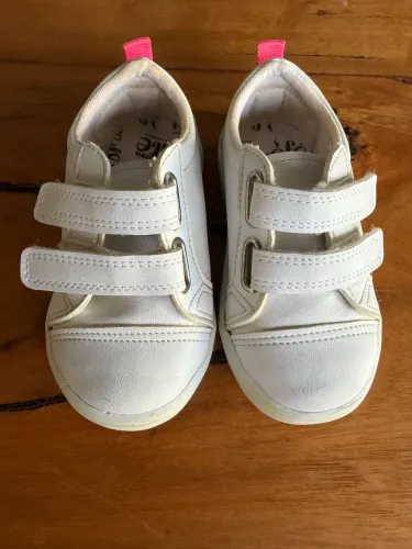 Tênis Infantil Branco Unissex com Velcro - Muito Conservado