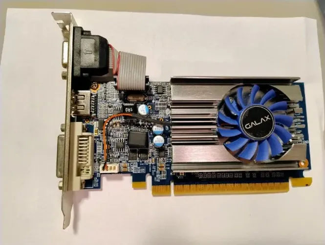 Placa de Vídeo GALAX GT 710 1GB - Sinal no teclado e Tela Preta (Para Conserto / Peças)