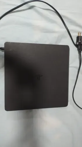 Ps4 slim 500GB com dois controles originais