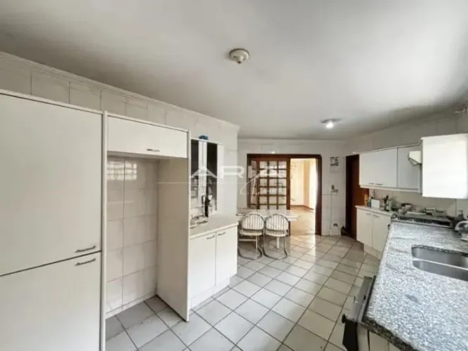 Casa à VENDA próximo à Av. Maringá, zona Central, Londrina - PR