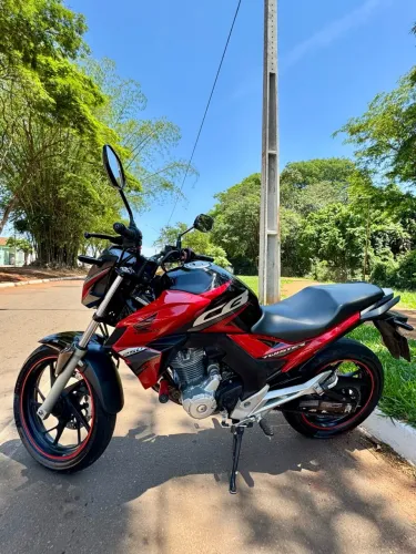 CB Twister 2019/19 manual e cópia de chave