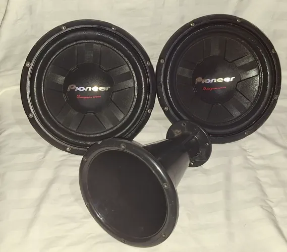 Som Automotivo Par Pioneer Cara Preta TS-W311S4 12 Pol + Corneta / Som Automotivo
