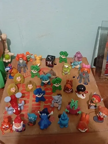 coleção de miniaturas Kinder ovo anos 2000