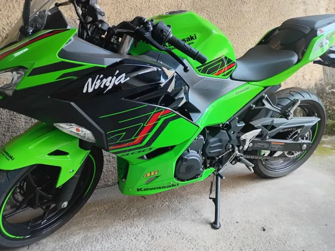 Kawazaki ninha 400 apenas 2.300km rodados impecável