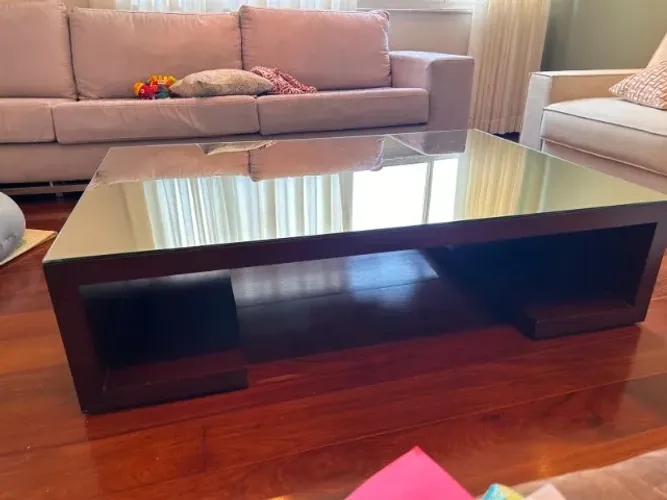 Mesa de Centro Premium com Tampo Espelhado e Nichos (1,45m x 1,00m) - Impecável