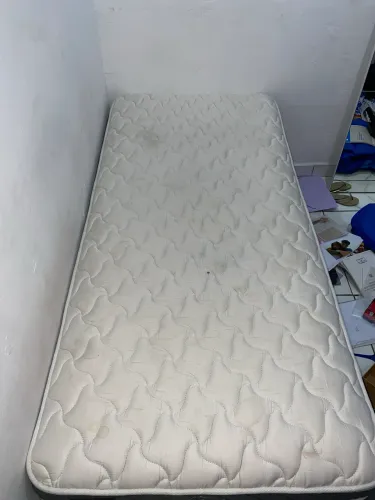 Cama Box De solteiro, 1 ano de uso, Valor 400$