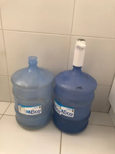 Galão de água mais bomba elétrica