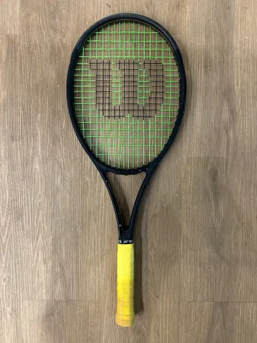 Raquete de Tênis Wilson Pro Staff v13 97L (Seminova)
