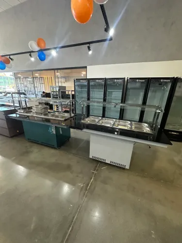 Buffet completo quente 2M 10 cubas  e frio 1.75M 8 Cubas refrimate 