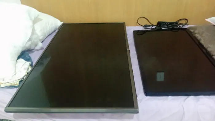 Vendo 02 tv uma de 43 polegadas outra de 32 polegadas com defeito só de tela.