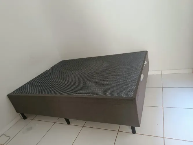 Vende box baú tamanho casal somente o box