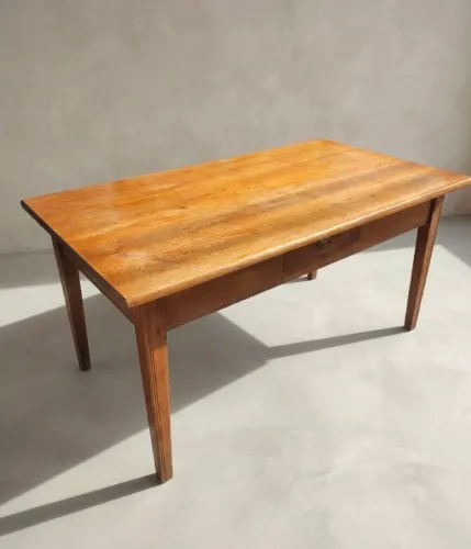 Mesa de Jantar Antiga em Madeira Maciça com Gaveta - Estilo Colonial Rústico