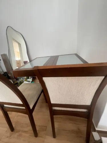 Mesa de jantar 6 a 8 pessoas (mesa extensível/expansível) + 2 cadeiras