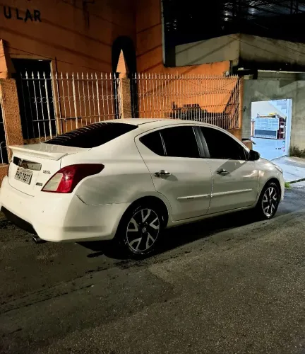 Nissan Versa SL 1.6 16V Flexstart 4P Aut. 2017