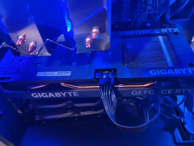 Rtx 4060 gigabyte 8gb + monitor gamer AOC 24 Full hd 165hz