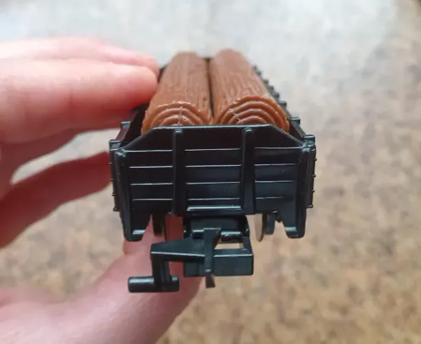 Ferrorama Vagão Gôndola Tomy com Toras