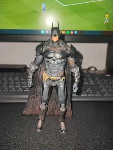 Batman Arkham Knight Battle Damaged Action Figure