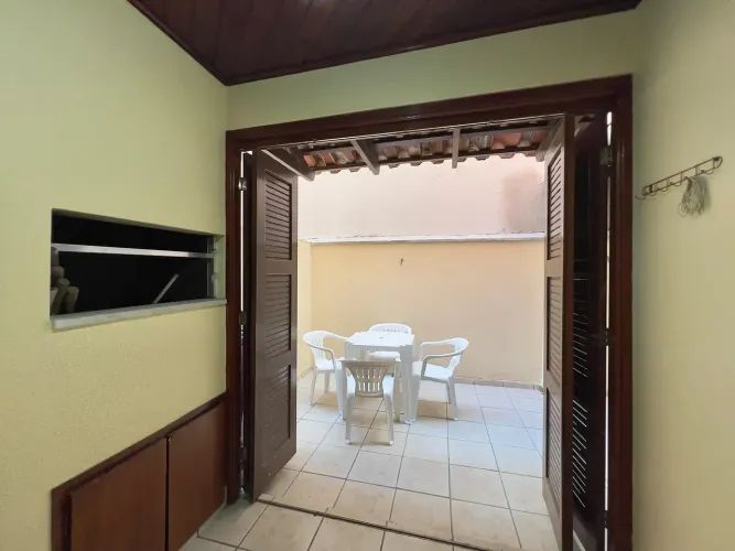 Apto 2 dorm/quartos mobiliado, box, elevador, 71m², perto do mar no centro de Capão