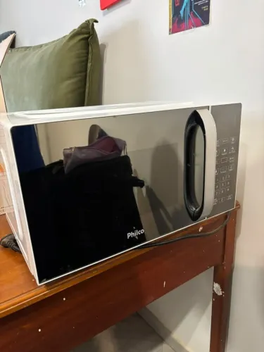 Micro-ondas Philco PMO23EB Limpa Fácil 20L Potência de 1100W Cor Branco