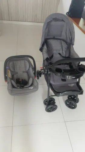 Carrinho de bebê sem uso