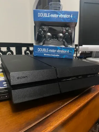 PlayStation 4 - PS4 - com controle novo e GTA V